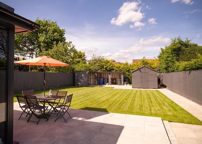 Rosey Lodge -1Bedroom Cousy Flat - Parking, Netflix, Wifi - Close To Blenheim Palace & Oxford - F5