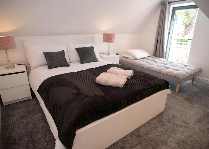 Rosey Lodge -1Bedroom Cousy Flat - Parking, Netflix, Wifi - Close To Blenheim Palace & Oxford - F5