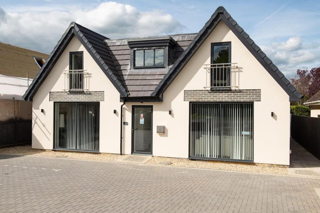 Apartment Rosey -1bedroom Cousy Flat - Parking, Netflix, Wifi - Close To Blenheim Palace & Oxford - F5 *