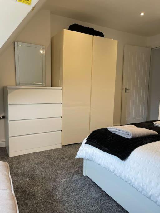 Rosey -1bedroom Cousy Flat - Parking, Netflix, Wifi - Close To Blenheim Palace & Oxford - F5