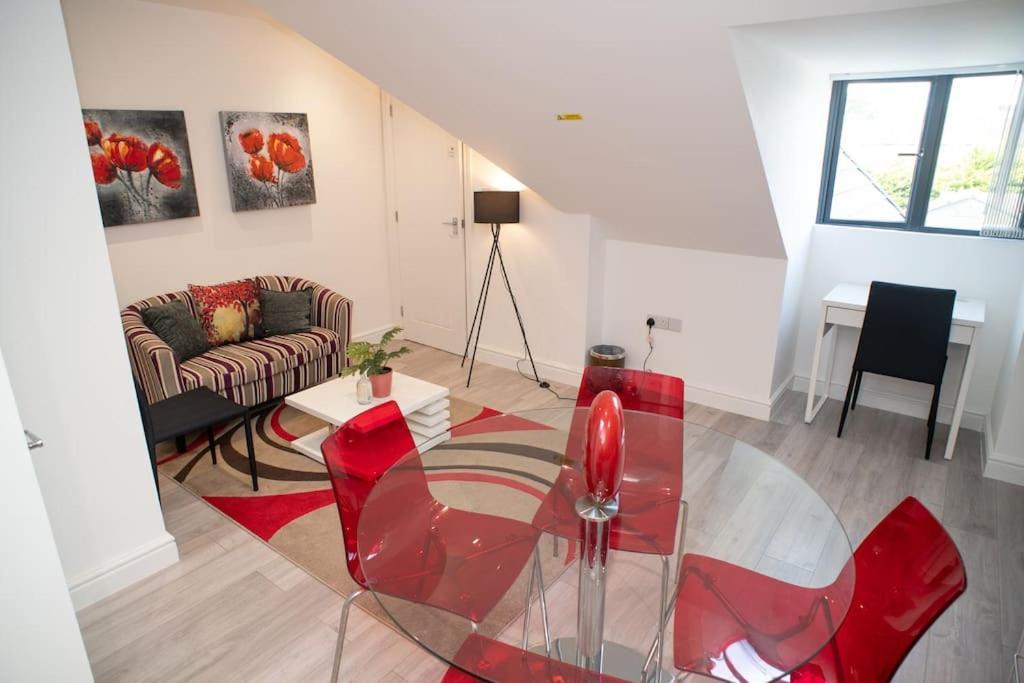 Rosey -1bedroom Cousy Flat - Parking, Netflix, Wifi - Close To Blenheim Palace & Oxford - F5