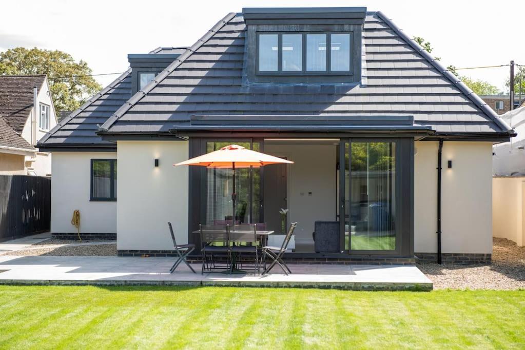 Rosey -1bedroom Cousy Flat - Parking, Netflix, Wifi - Close To Blenheim Palace & Oxford - F5 Apartment *