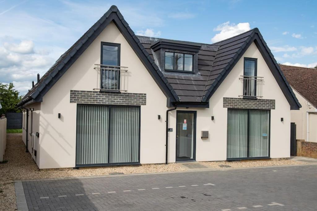 Apartment Rosey -1bedroom Cousy Flat - Parking, Netflix, Wifi - Close To Blenheim Palace & Oxford - F5