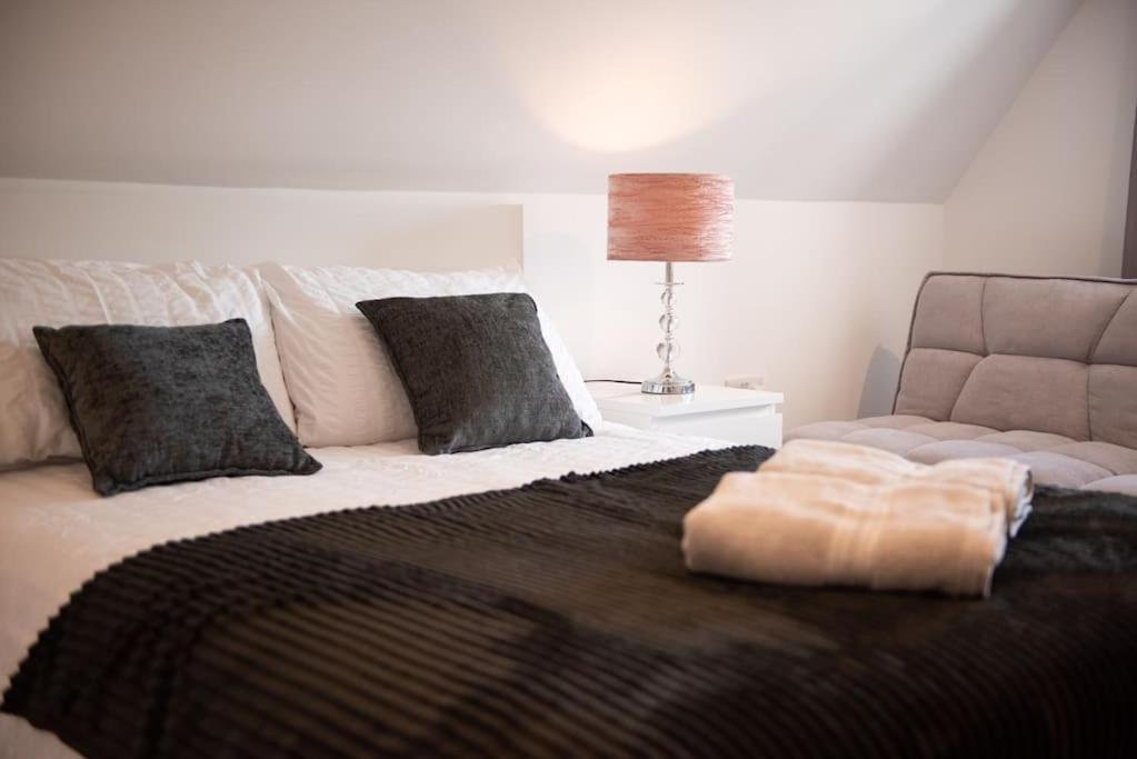 Apartment Rosey -1bedroom Cousy Flat - Parking, Netflix, Wifi - Close To Blenheim Palace & Oxford - F5 Kidlington