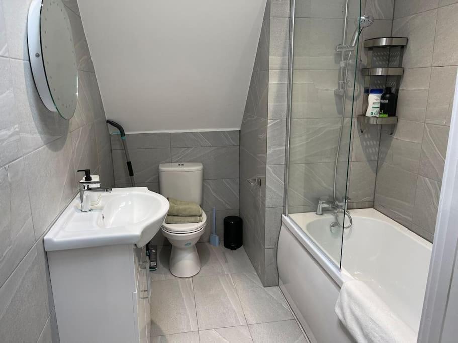 Apartment Rosey -1bedroom Cousy Flat - Parking, Netflix, Wifi - Close To Blenheim Palace & Oxford - F5