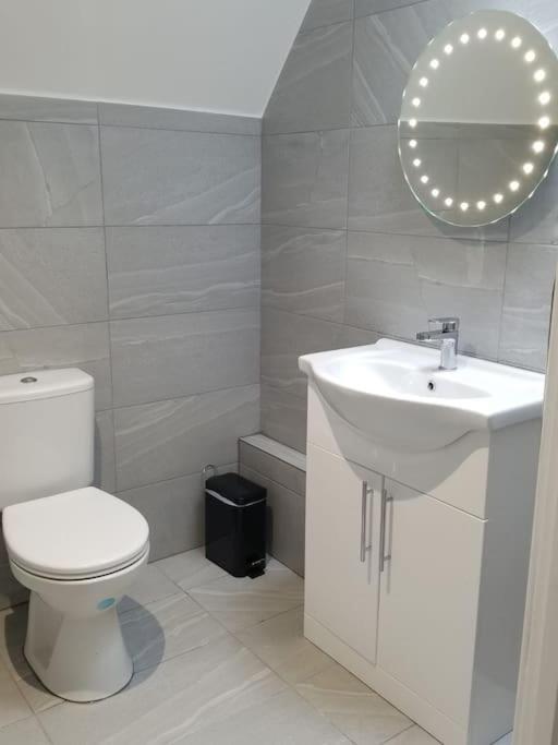 Rosey -1bedroom Cousy Flat - Parking, Netflix, Wifi - Close To Blenheim Palace & Oxford - F5 Kidlington
