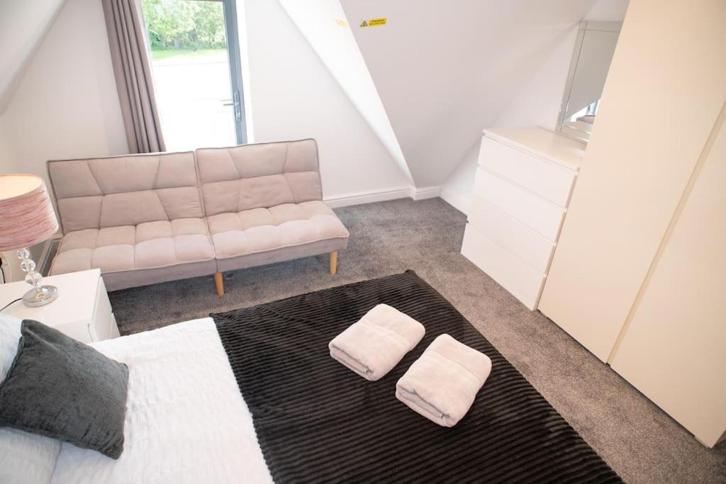 Rosey -1bedroom Cousy Flat - Parking, Netflix, Wifi - Close To Blenheim Palace & Oxford - F5 Apartment Kidlington