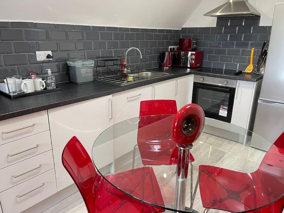 Rosey -1bedroom Cousy Flat - Parking, Netflix, Wifi - Close To Blenheim Palace & Oxford - F5 Kidlington